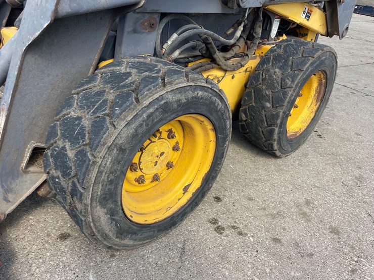 new-holland-l160-image-9