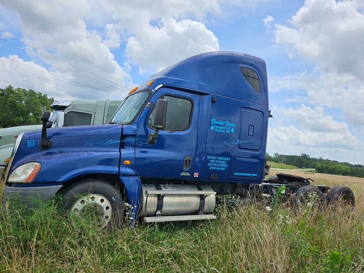 2009-freightliner-cascadia-125-image-4
