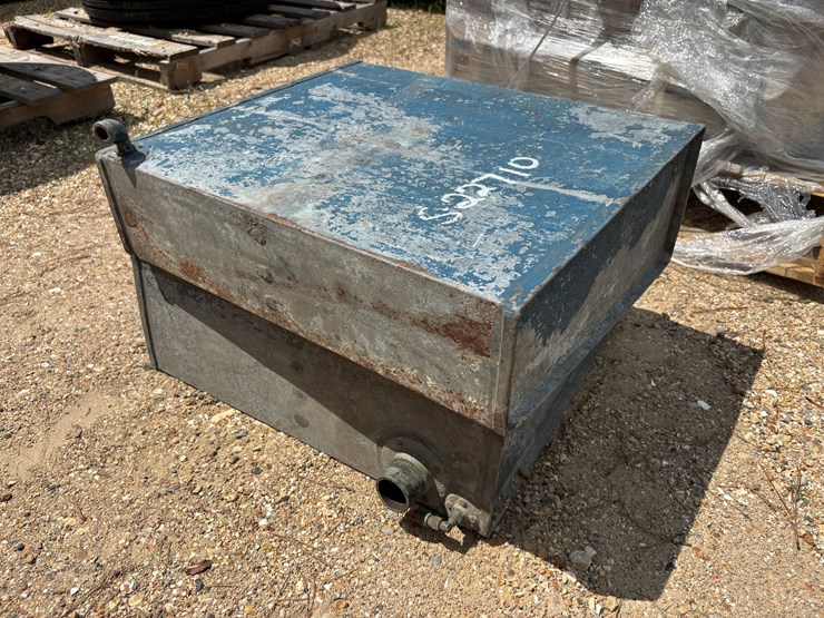 #22710-•-lot-of-2-fuel-tanks-image-2