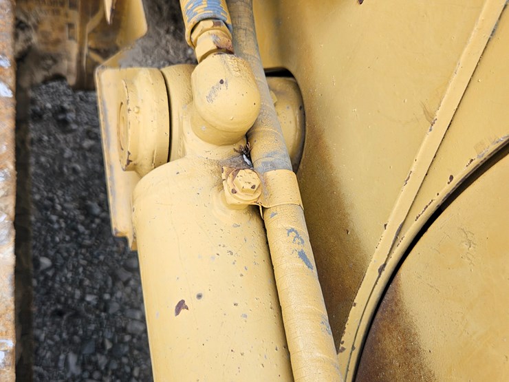 caterpillar-d4c-image-73