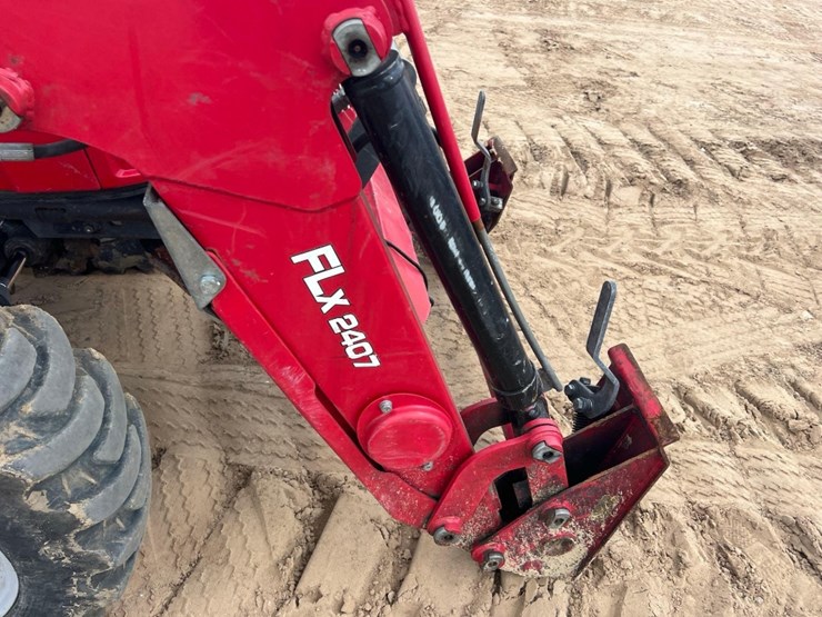 2022-massey-ferguson-1835e-image-16