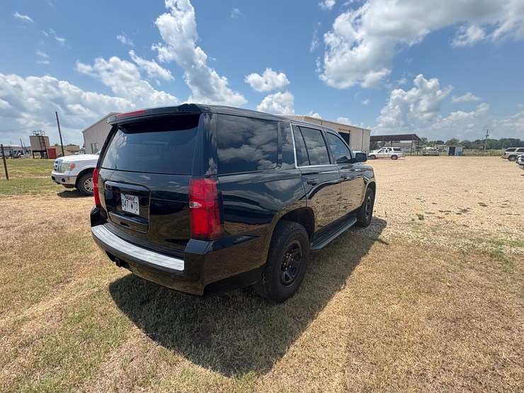 2017-chevrolet-tahoe-image-3