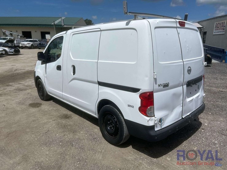 2014-nissan-nv200-image-4
