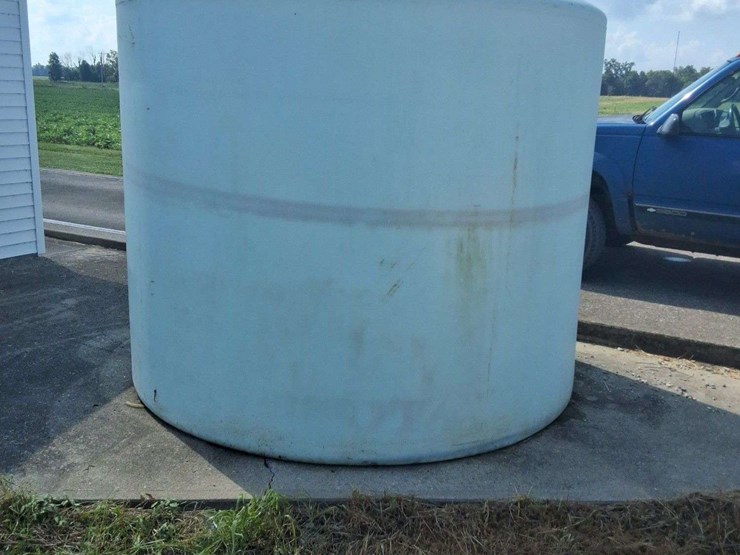 2500-gallon-poly-tank,-liquid-fertilizer,-and-water-only-image-2