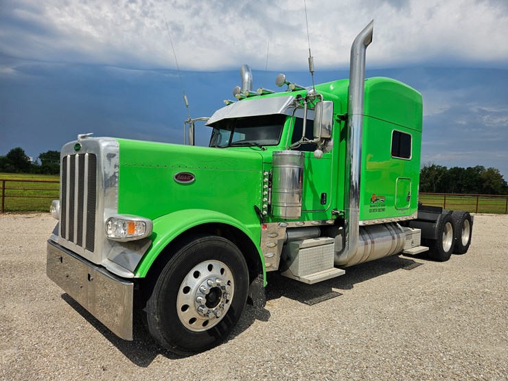 2015-peterbilt-389-image-3