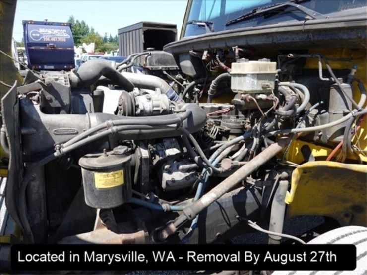 2001-freightliner-fl60-image-8