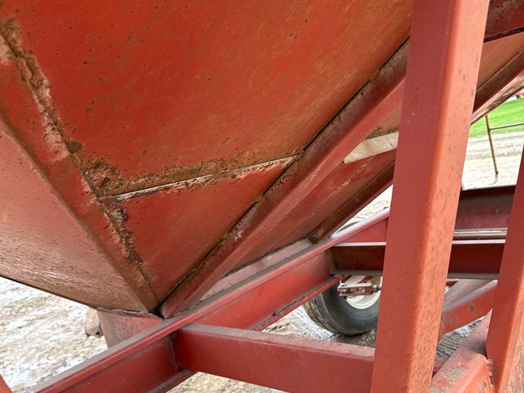 demco-325bu-gravity-wagon-image-15