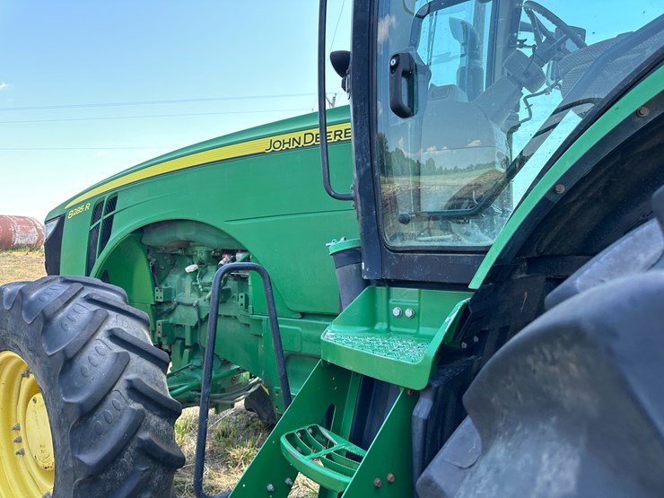 2014-john-deere-8285r-image-24