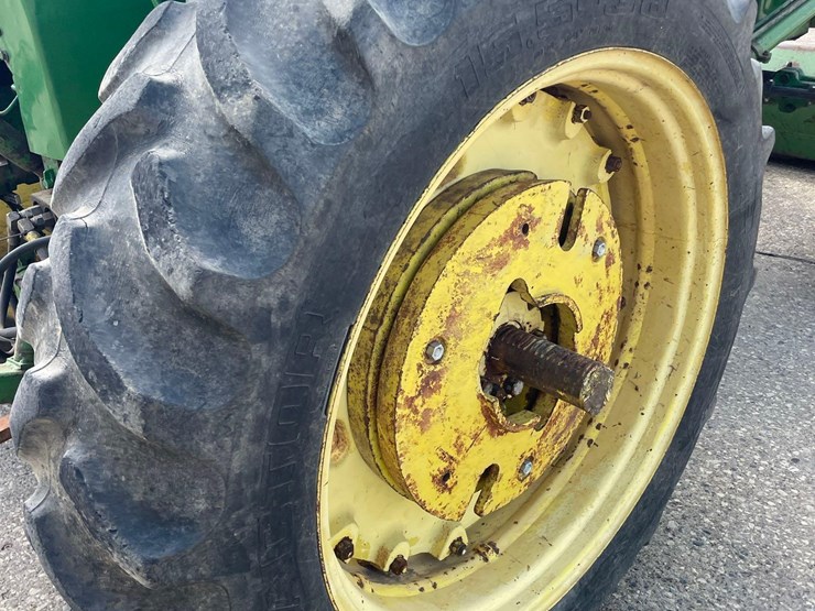 john-deere-3020-image-13