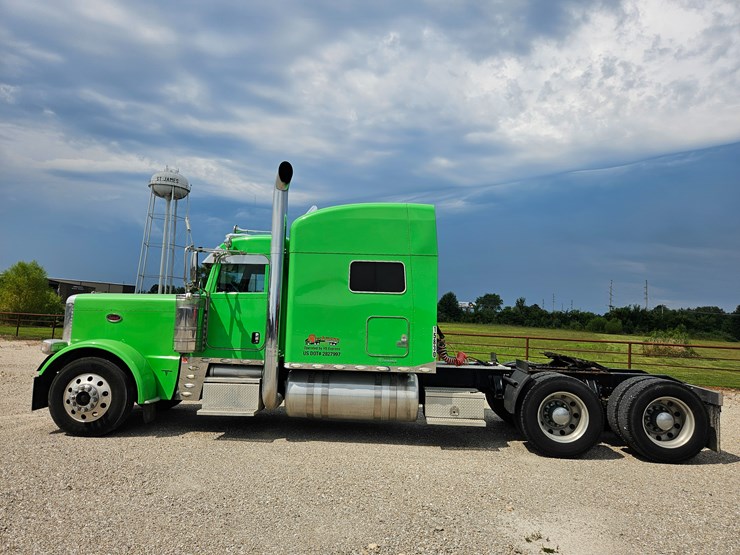 2015-peterbilt-389-image-10
