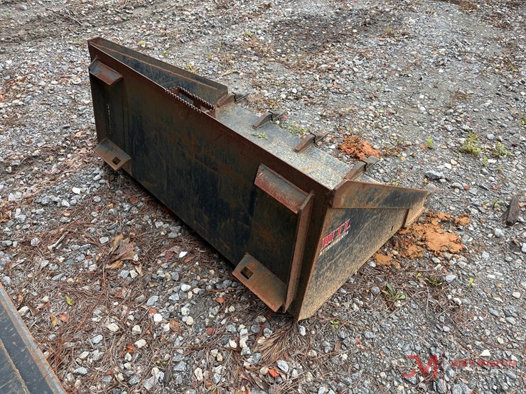 42"-skid-steer-bucket-image-2