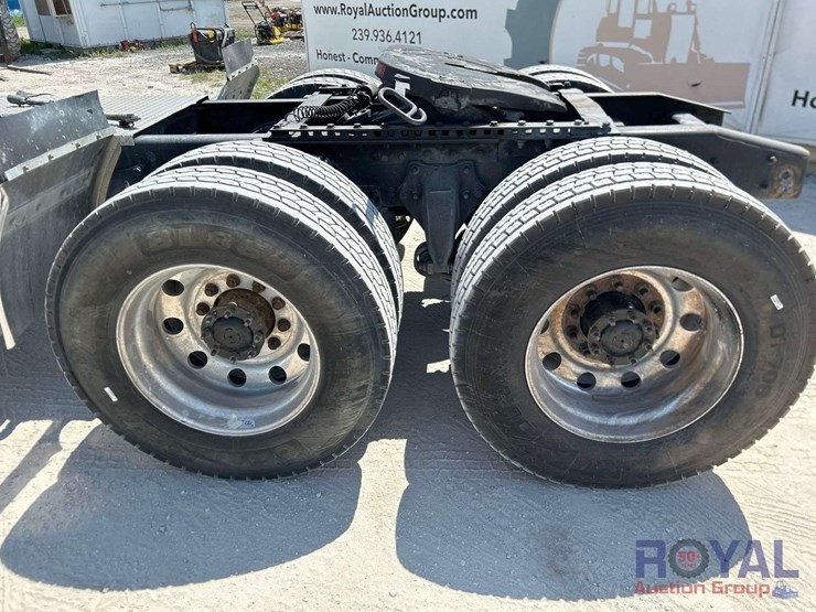 2015-freightliner-122sd-image-28
