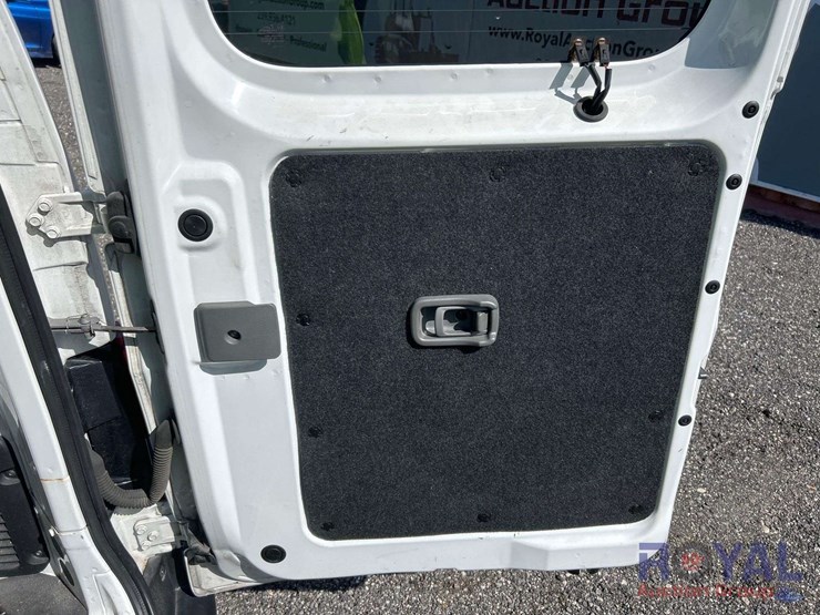 2016-nissan-nv200-image-26