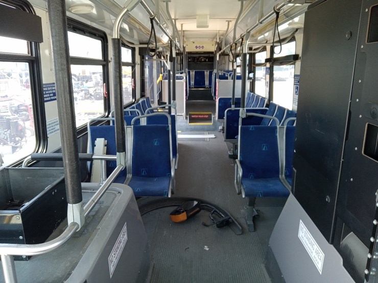 lot#---2007-new-flyer-c40lfr-transit-bus-image-6