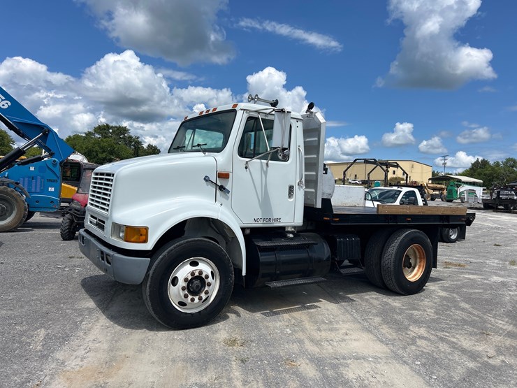 2000-international-8100-image-1