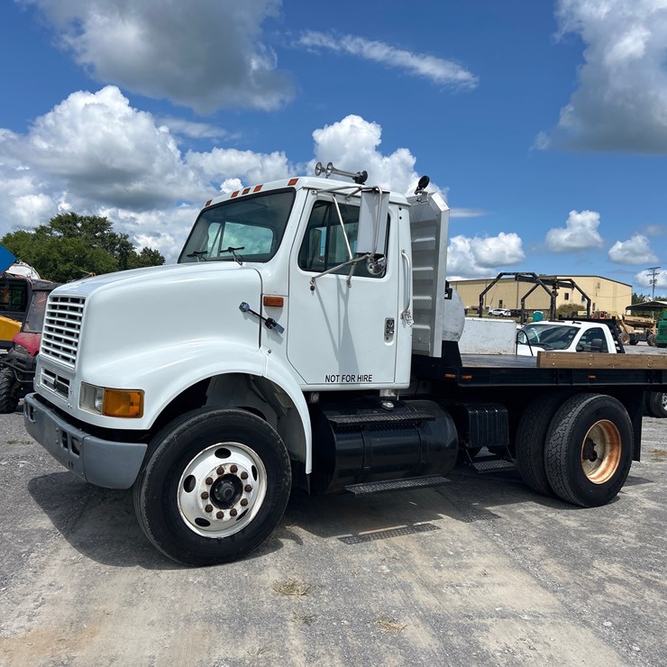 2000 INTERNATIONAL 8100