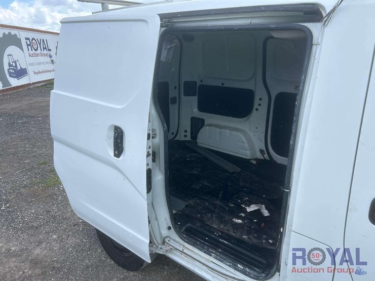 2014-nissan-nv200-image-16