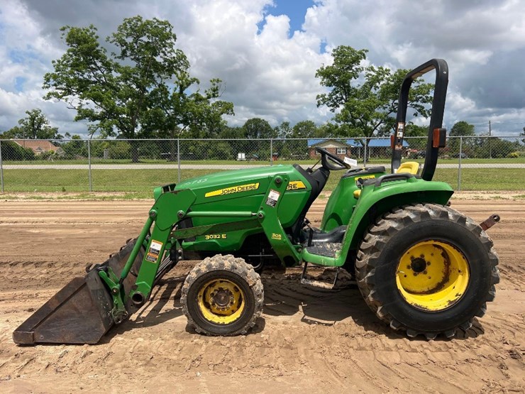 john-deere-3032e-image-1