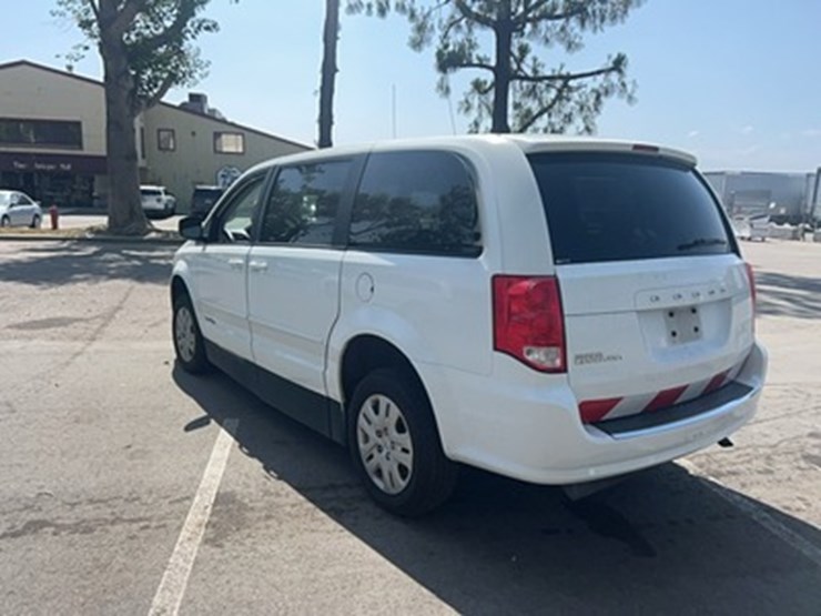 lot#--2014-eldor-grand-caravan-handicap-van-image-3