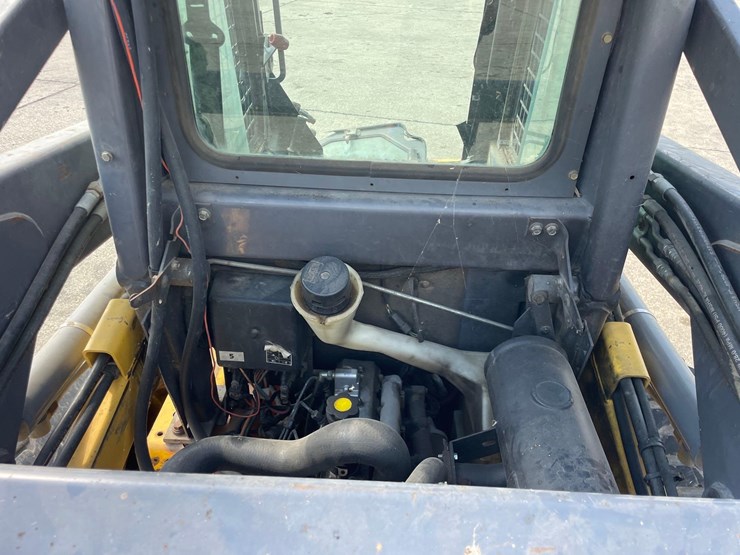 new-holland-l160-image-21