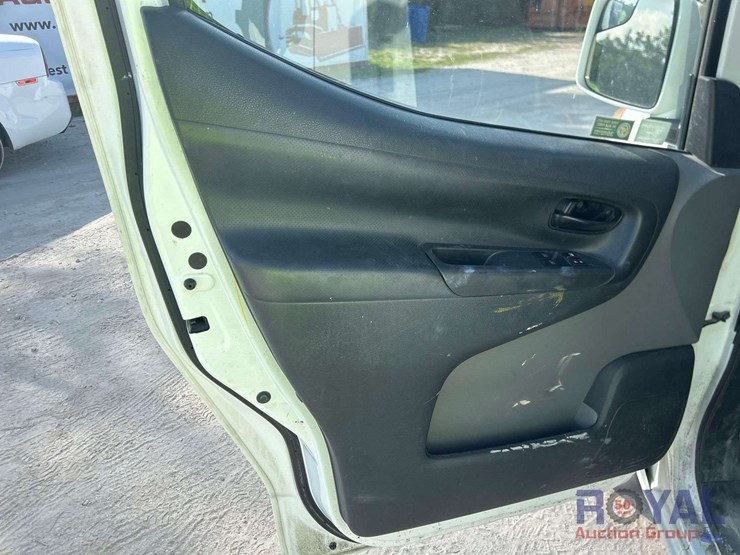 2016-nissan-nv200-image-13