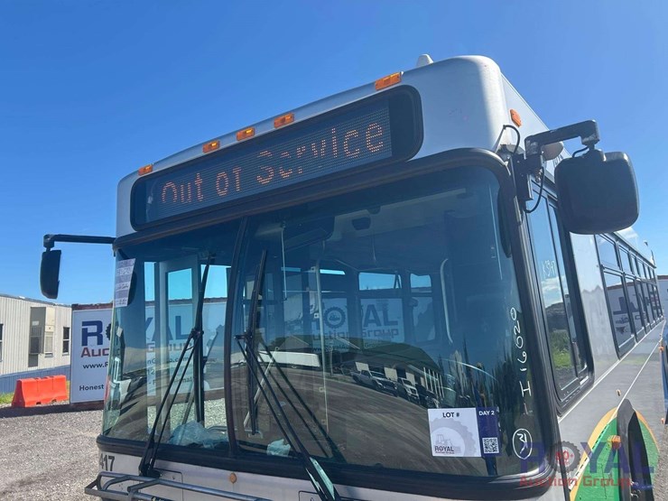 2014-gillig-low-floor-image-28