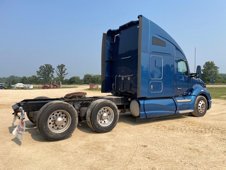 2016-kenworth-t680-image-5