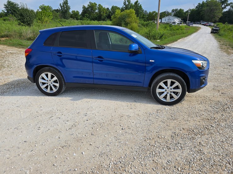 2015-mitsubishi-outlander-image-35