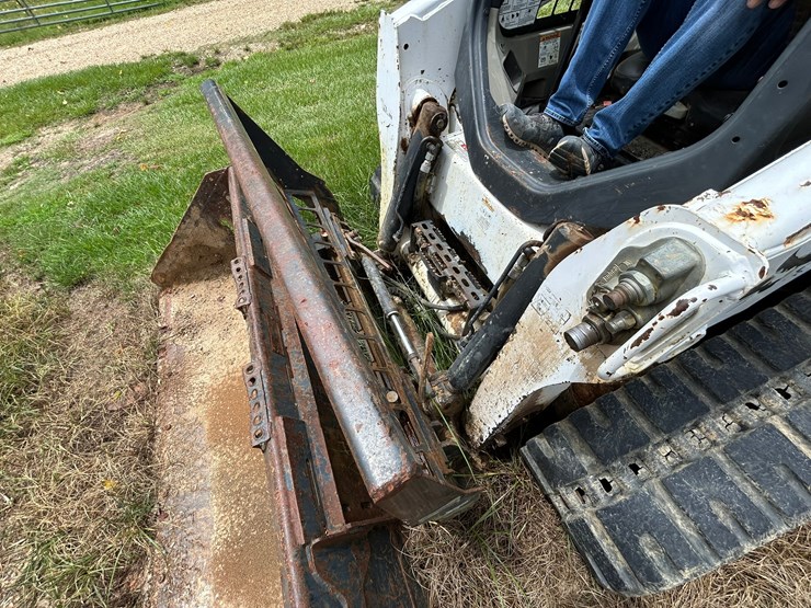 2015-bobcat-t750-image-8