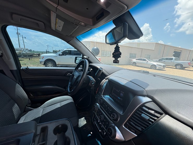 2017-chevrolet-tahoe-image-41