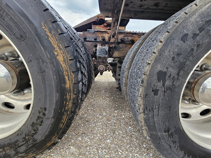 2003-peterbilt-379-image-102