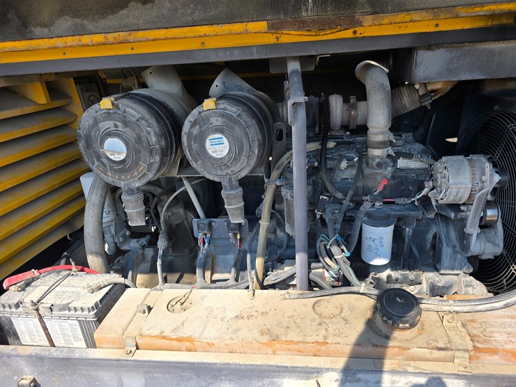 2010-atlas-copco-xas375-image-35