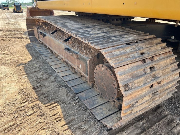 2020-caterpillar-336-image-32