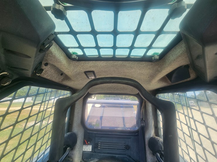 2010-deere-320d-image-30