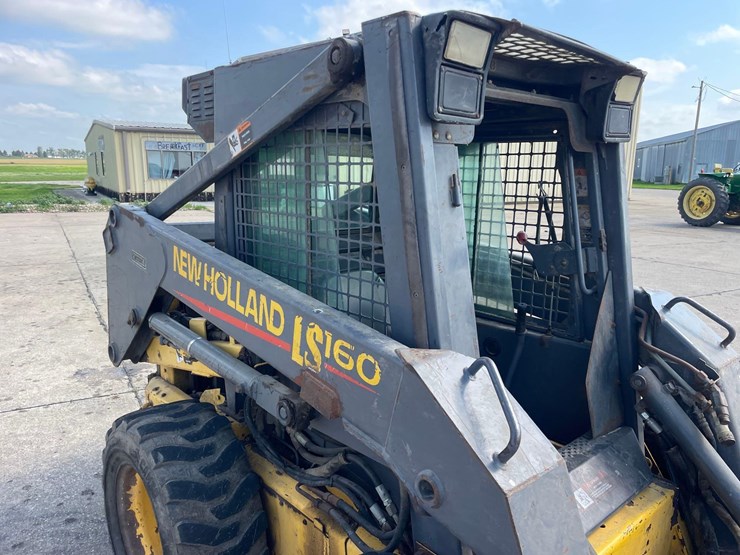 new-holland-l160-image-17