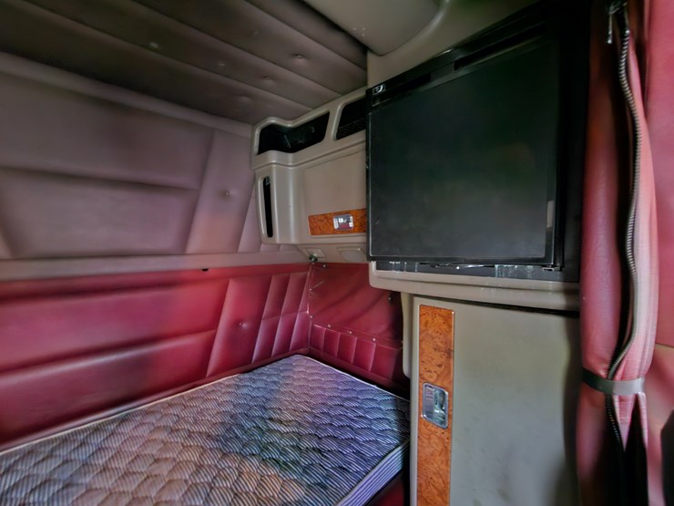 2003-peterbilt-379-image-78
