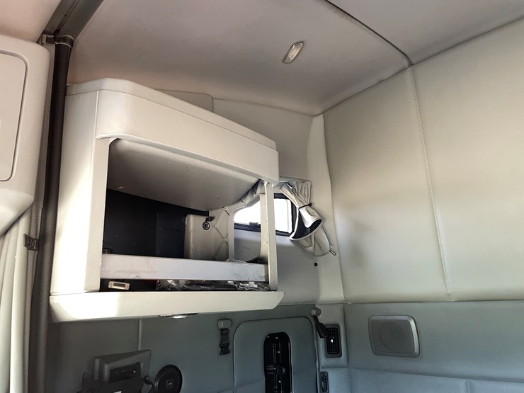 2016-kenworth-t680-image-64