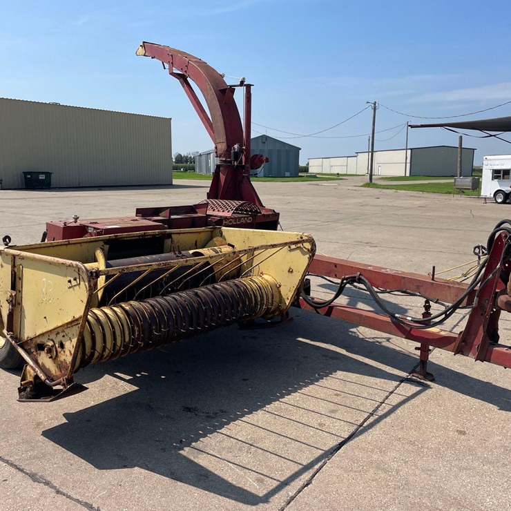 NEW HOLLAND 890