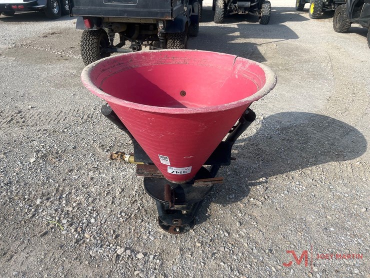 350-lb-capacity-fertilizer-spreader-and-seeder-image-1