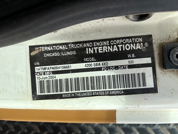 2005-international-durastar-4200-image-25