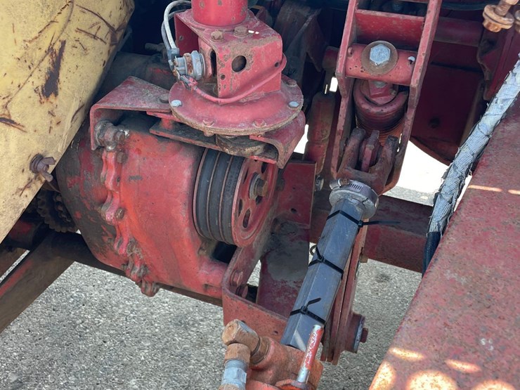 new-holland-890-image-22