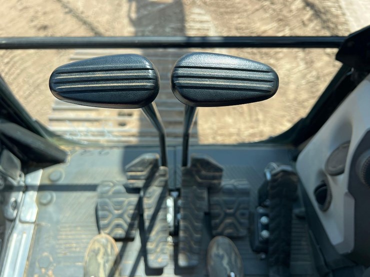 2020-caterpillar-336-image-41