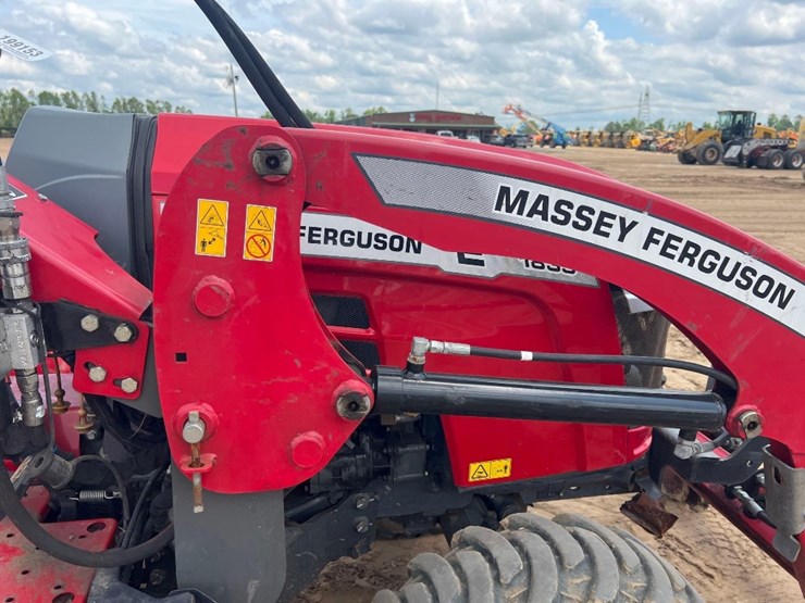 2022-massey-ferguson-1835e-image-15