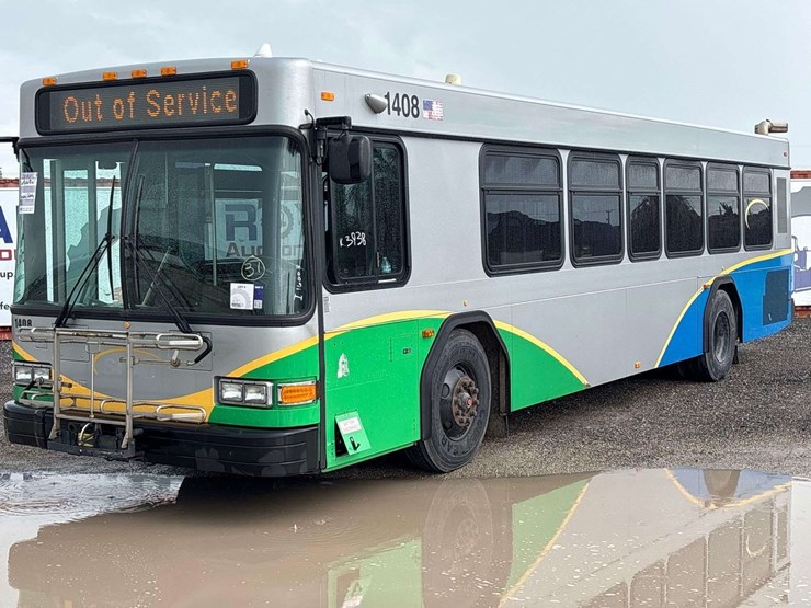 2014-gillig-low-floor-image-1