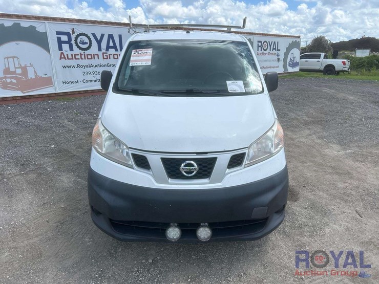 2014-nissan-nv200-image-21
