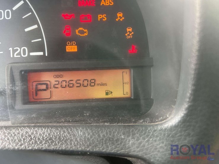 2014-nissan-nv200-image-6