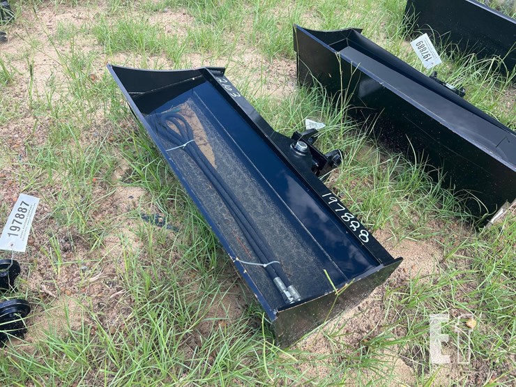 unused-future-32"-hyd-tilt-mini-excavator-bucket-image-1