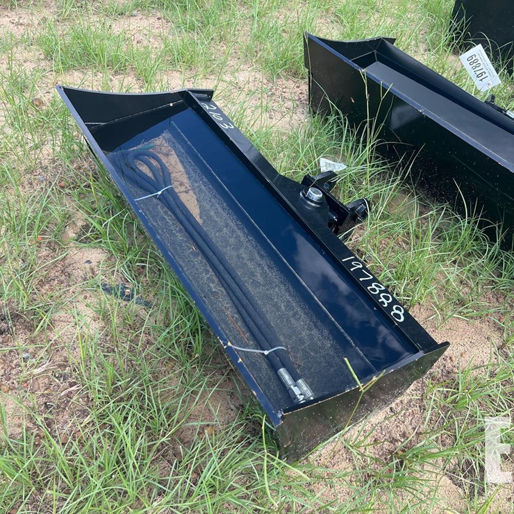 UNUSED FUTURE 32" HYD TILT MINI EXCAVATOR BUCKET