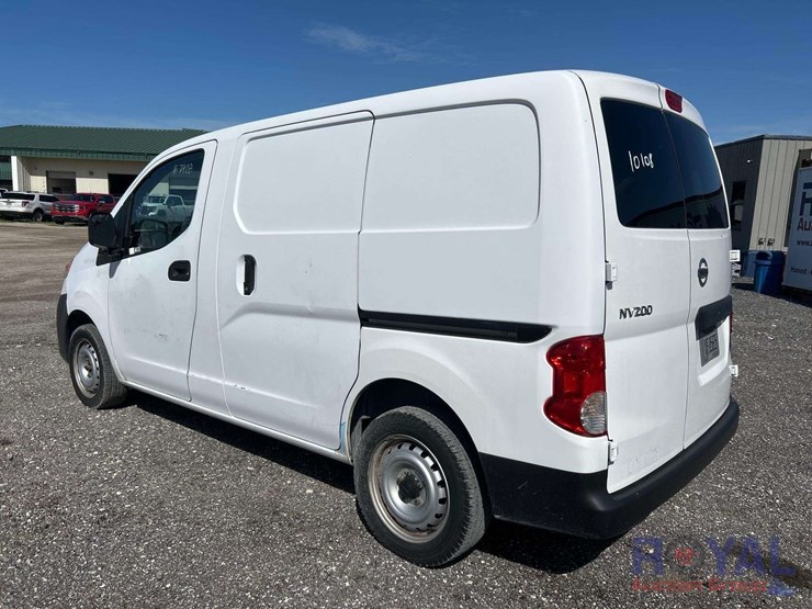 2016-nissan-nv200-image-4