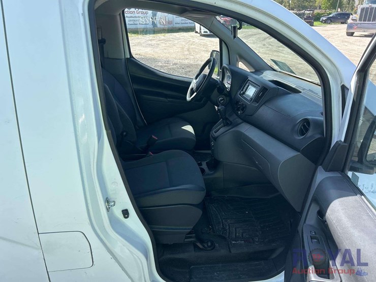 2016-nissan-nv200-image-28